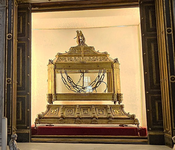 聖ペトロの鎖が納められた主祭壇